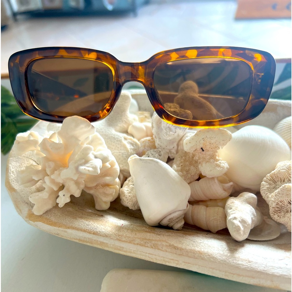NWOT fashion sunglasses.